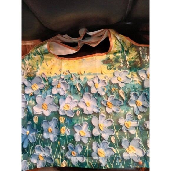X Large 3D Looking PAINTED FLOWERS Foldable Nylon Reusable Bag 22" Blue White - Picture 2 of 8